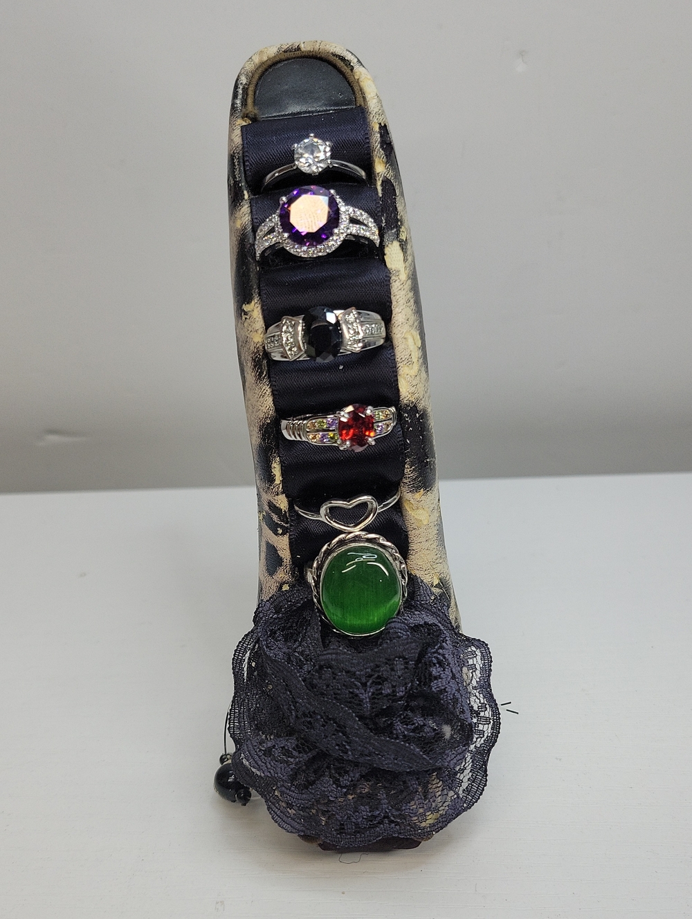 Shoe Ring Holder With Sz7 Rings